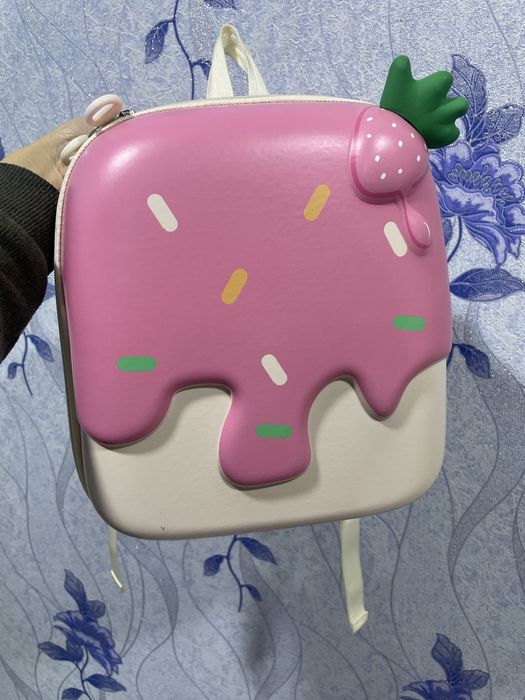 Qizlar sumkasi 2-3 yoshga bemalol keladi