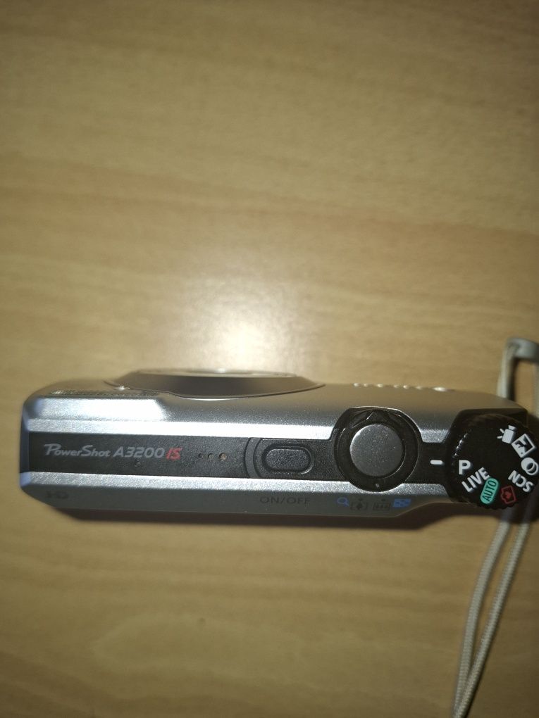 Компактен дигитален фотоапарат камера  CANON Powershot 3200is