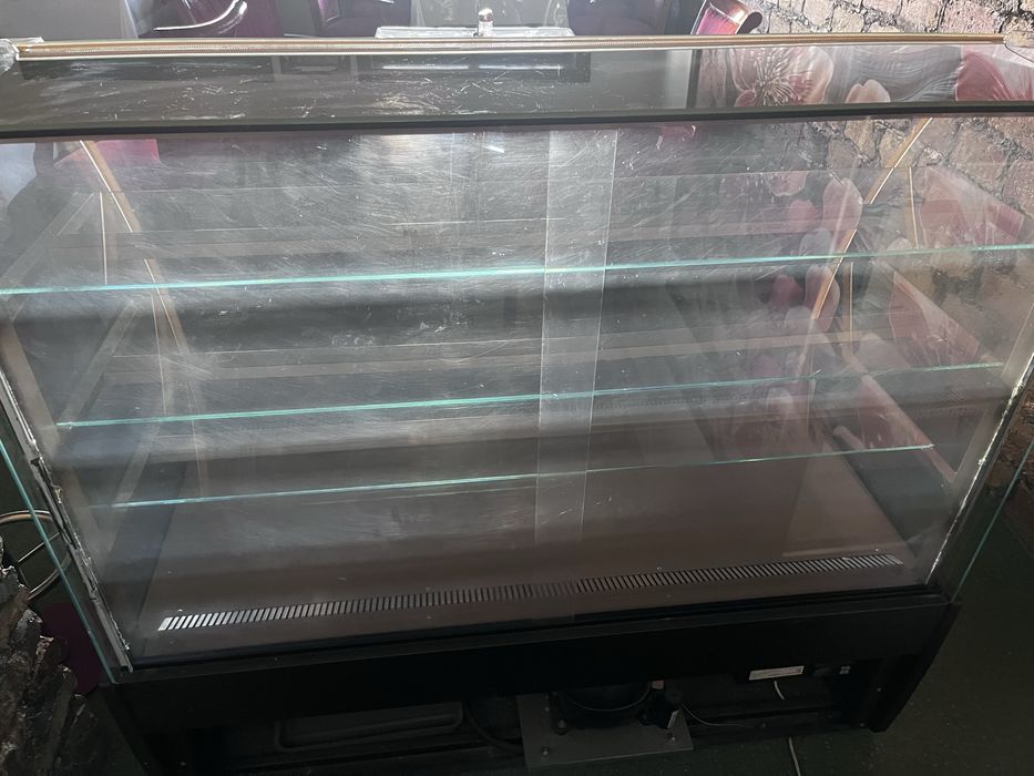 Витриный холодильник