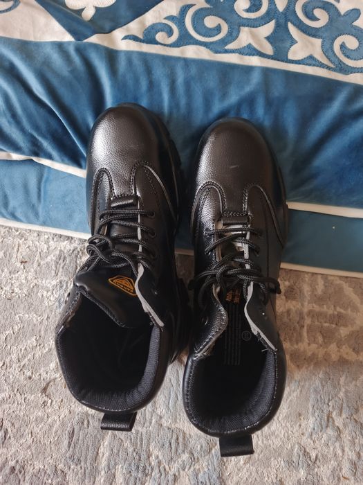 Рабочие ботинки со стальным носком