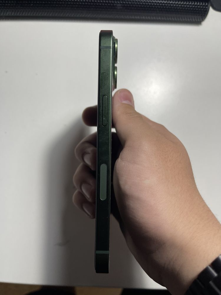 Продам Iphone 13 зеленый в идеале