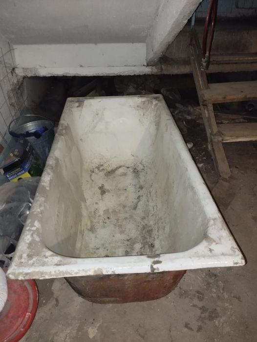 Чюгуная ванная хорошая просто грязная