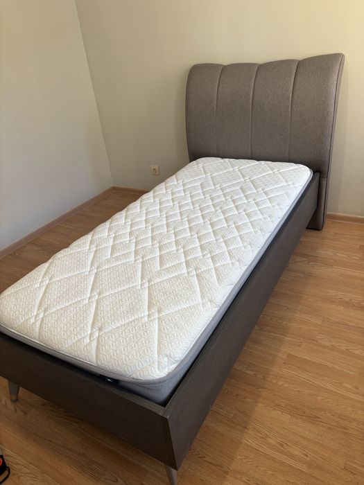 Кровать односпальняя с матрасом