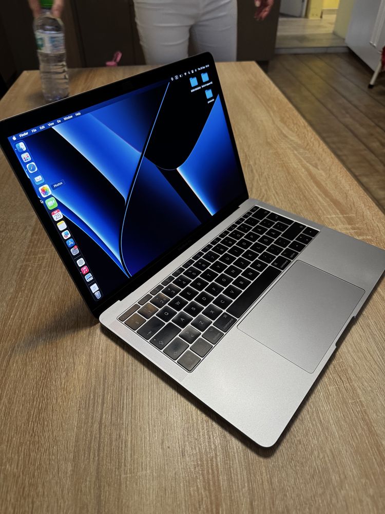 Macbook pro 2017 8/256