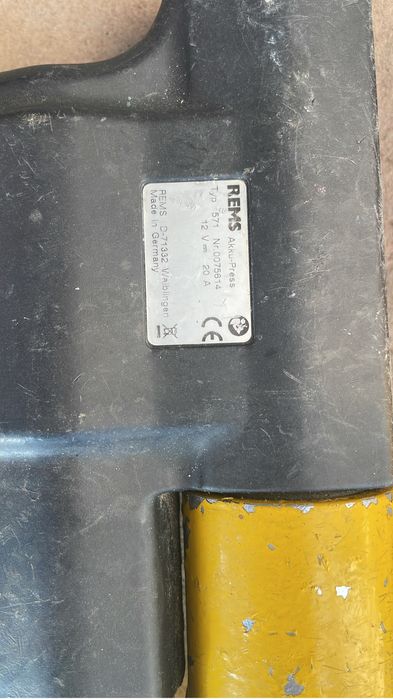 Presa de sertizat rems