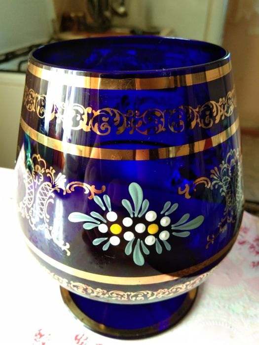 Ваза-бокал  (Богемия) кобальтовое стекло родом из Чехословакии