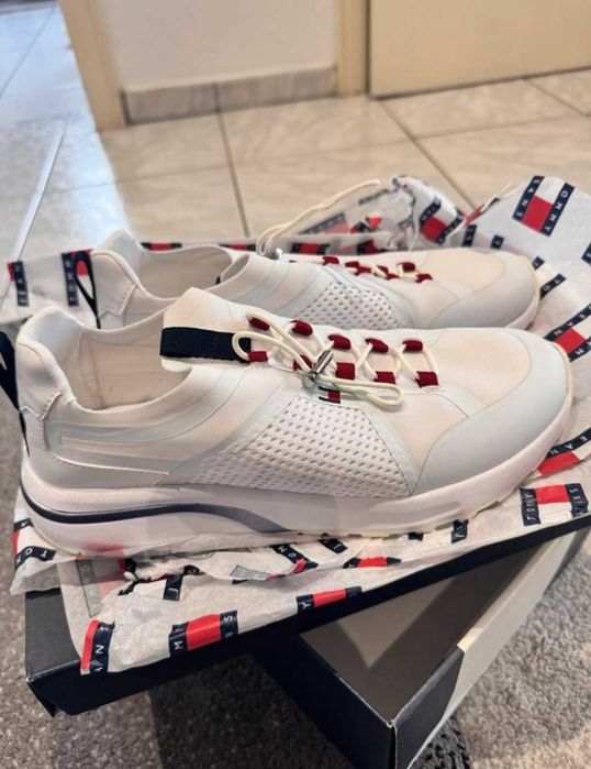 Нови Маратонки Tommy Hilfiger размер 38, леко умалени