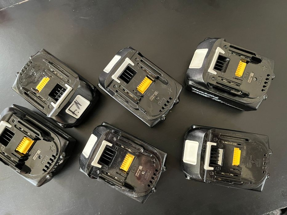 Acumulator 5Ah  Makita 18V și încărcător rapid 18V