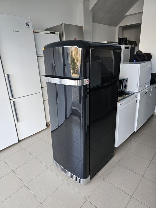 Ретро хладилник с камера KitchenAid