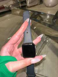 Apple watch SE черен