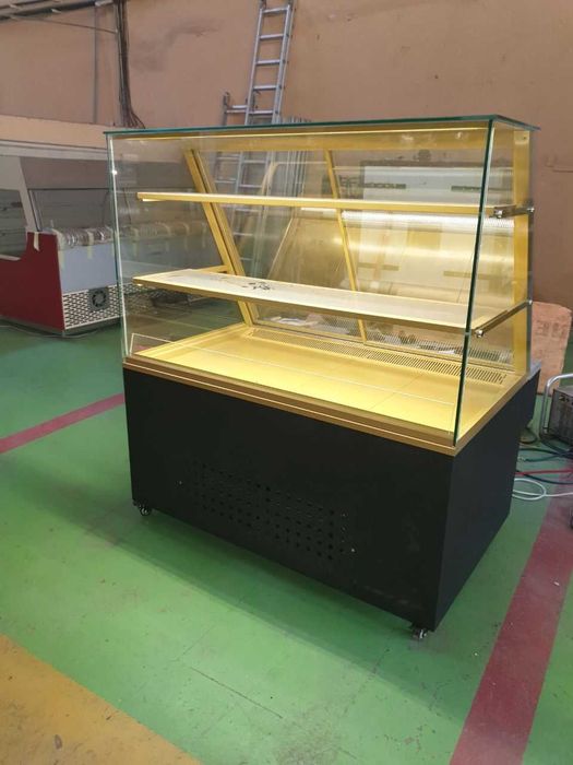 Холодильная  витрина