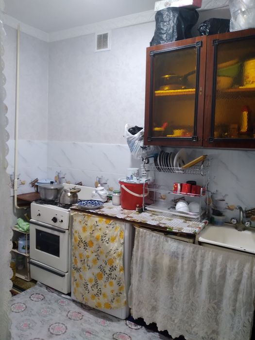 Кв сотилади Нижнийда галерейка домда