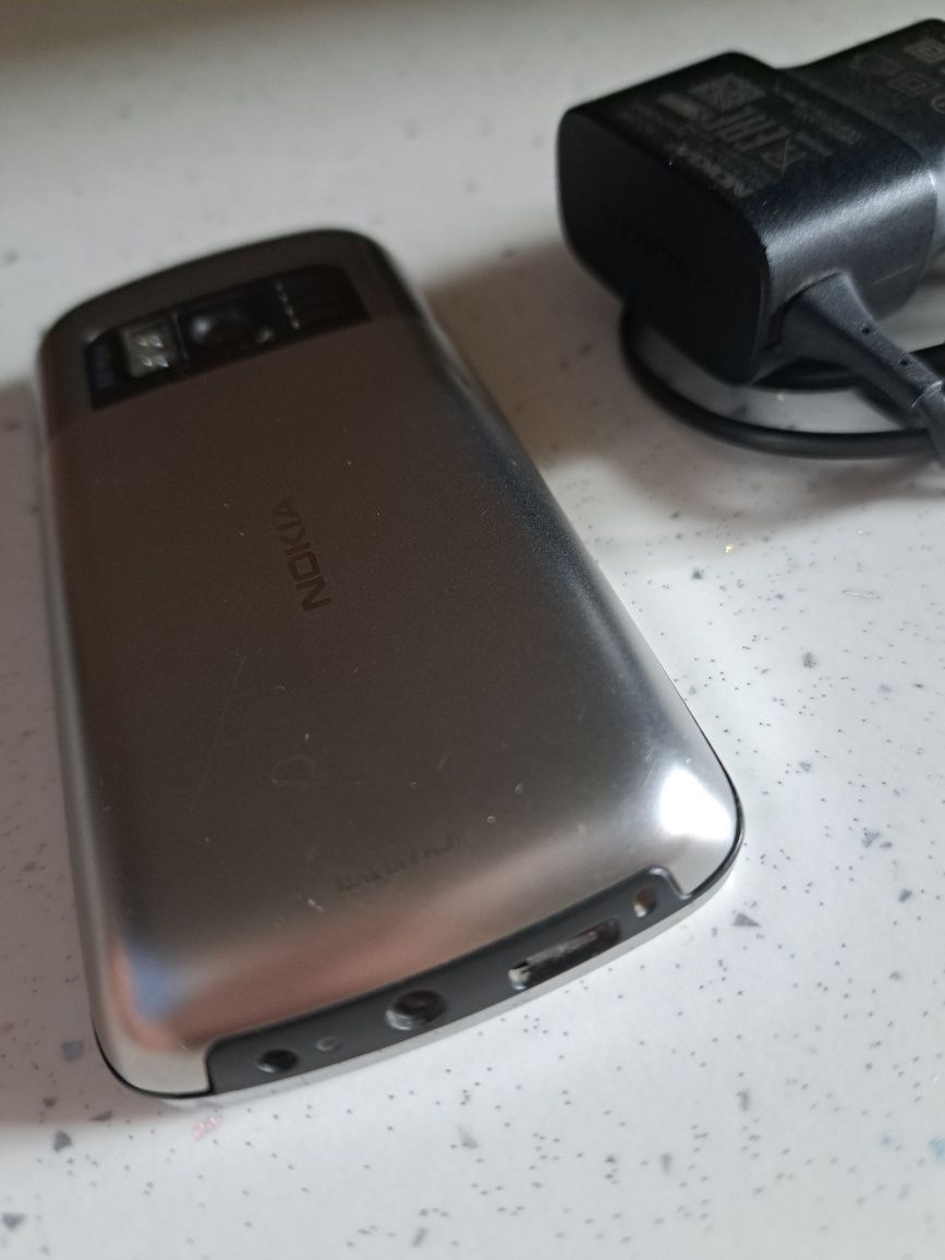 Nokia C6-01 телефон