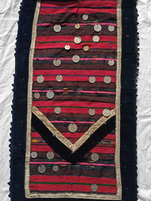 Автентична сърмена престилка с монети