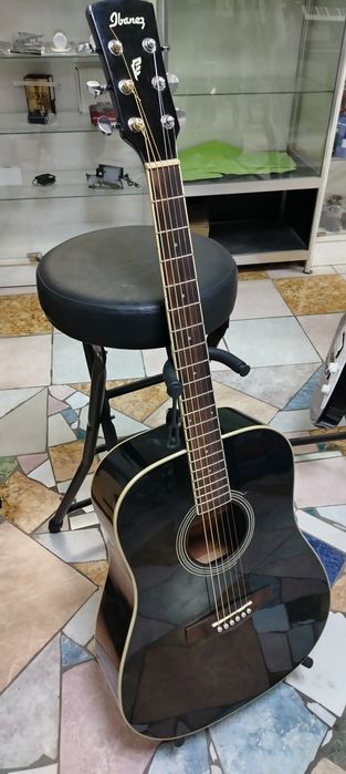 Акустическая гитара