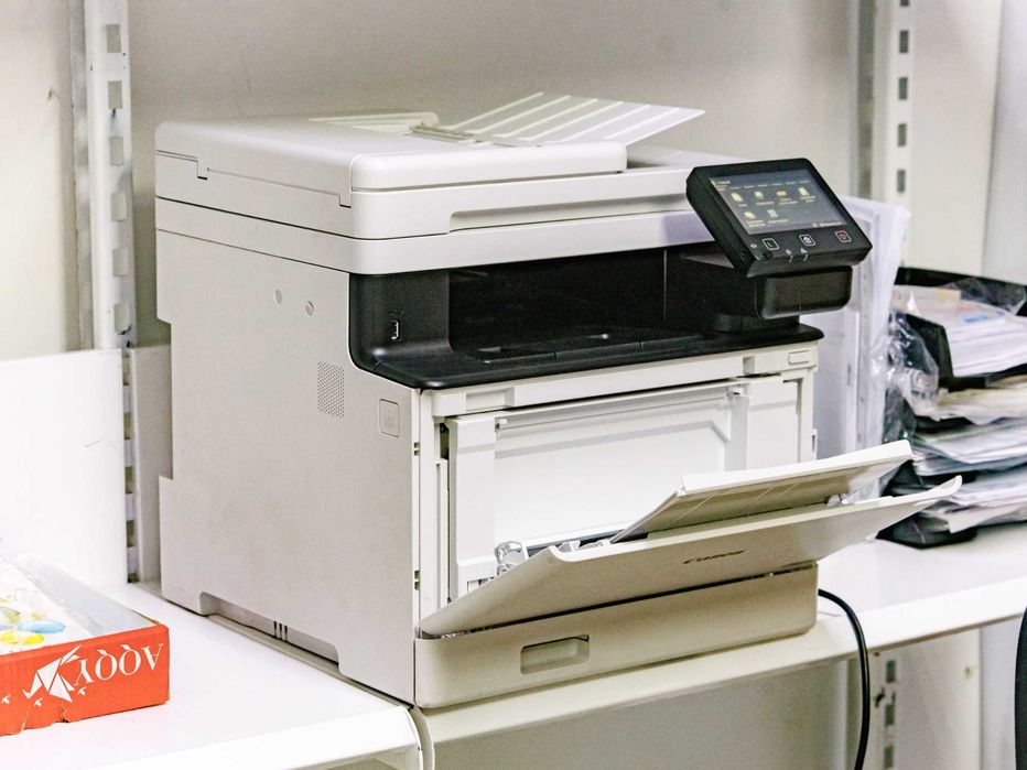 Продам принтер МФУ Canon i-Sensys MF-752Cdw