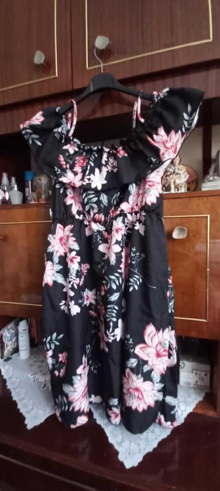 Vand rochite eleganta, nou, nouta , nepurtata nici-o data