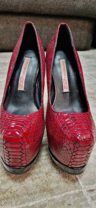 Pantofi dama din piele de piton.