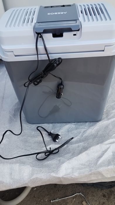 Lada frigorifica 12V și 220 volti