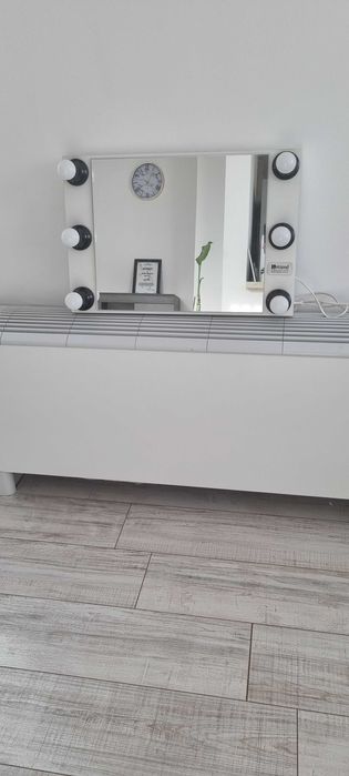 Hollywood oгледало с осветление