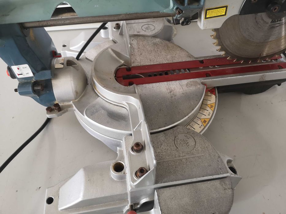 Циркуляр пендула - Erbauer 2000W / 255mm