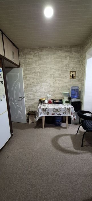 Srochna kvartira sotiladi