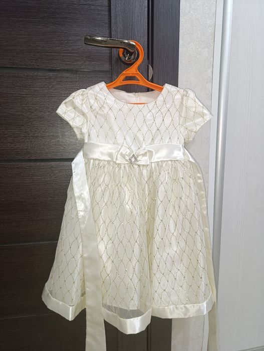 Продам нарядные платья