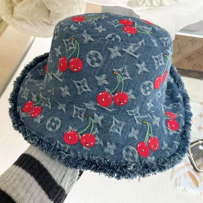 Шапки louis vuitton balenciaga gucci chanel 2025