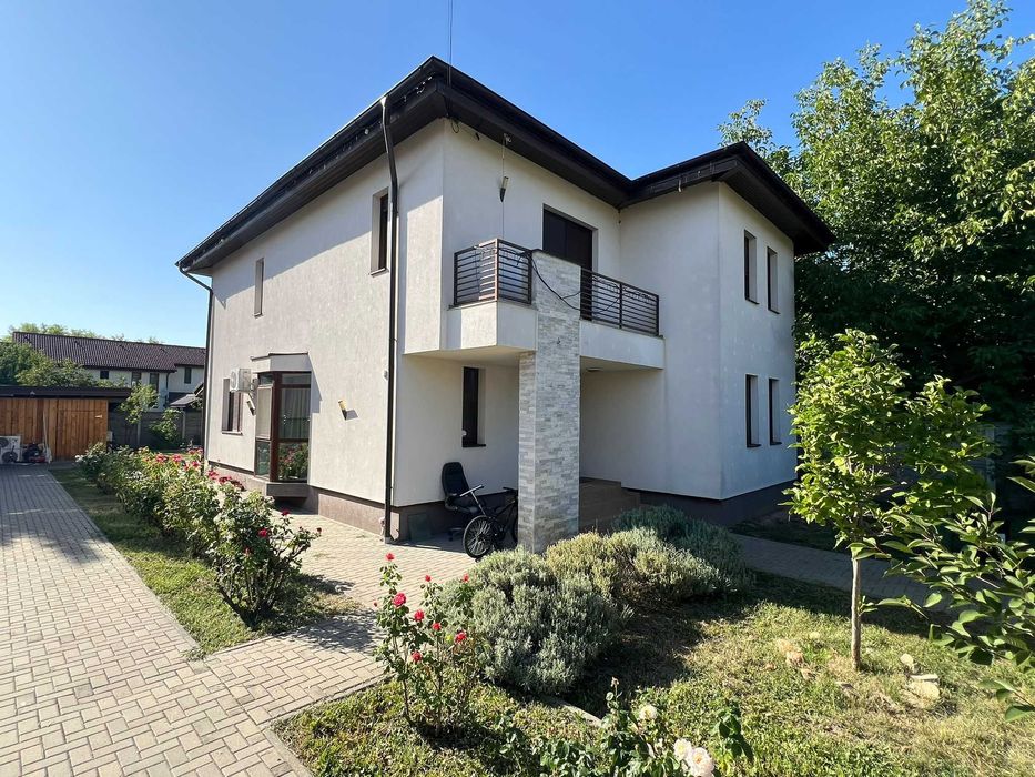 Vilă modernă și spațioasă cu grădină — Giroc, la intrare în Timișoara