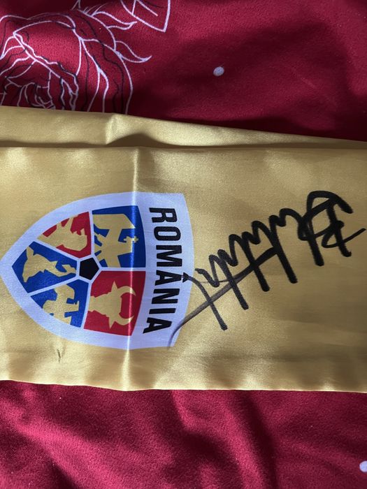 Fular România – ediție suporter, cu semnătura Bogdan Lobont