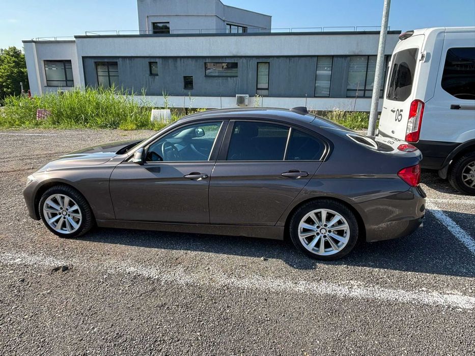Vând BMW F30 2.0 d 2012