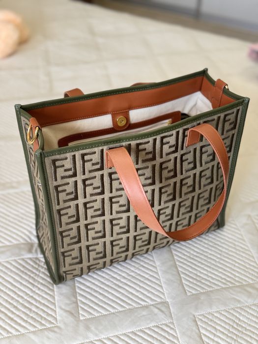 Продам сумку Fendi