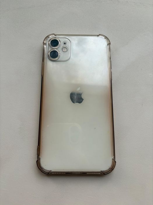 iPhone 11 в хорошем состоянии