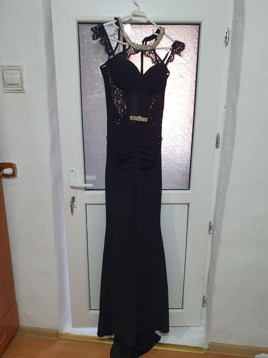 Rochie cu putina trena