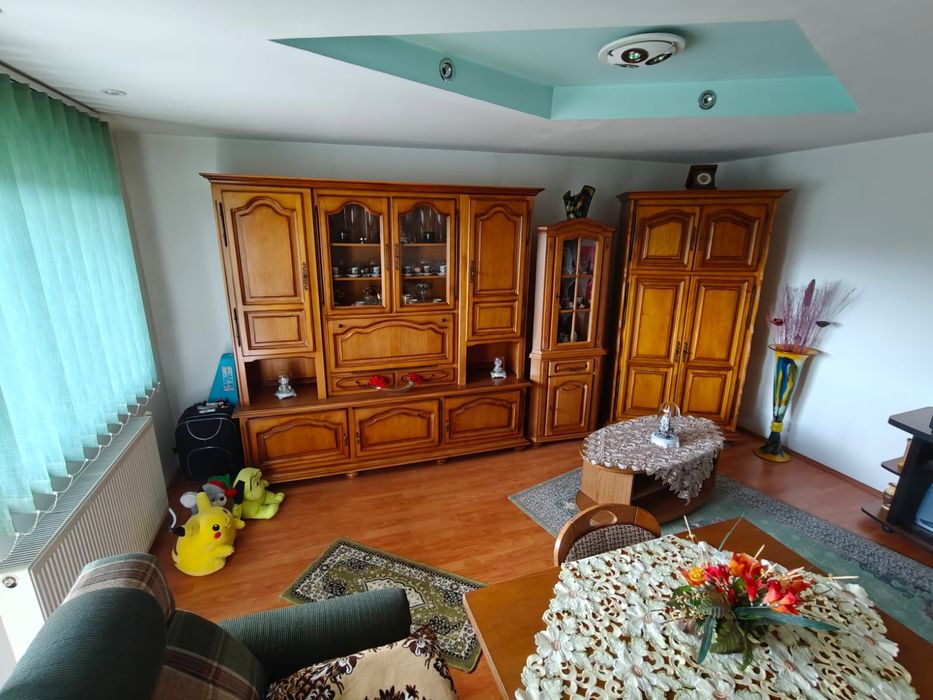 Vând apartament  cu 3 camere