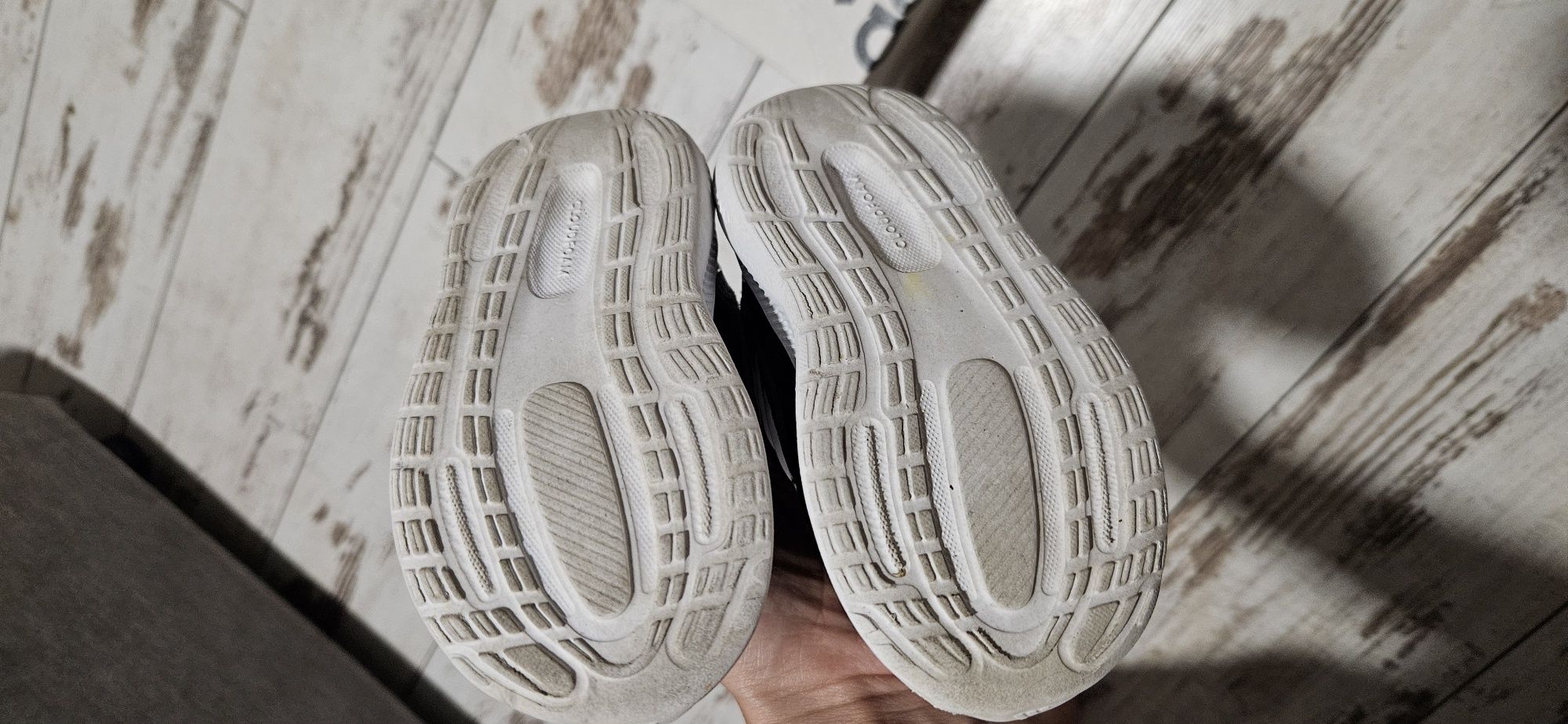 Маратонки Adidas за бебе / дете