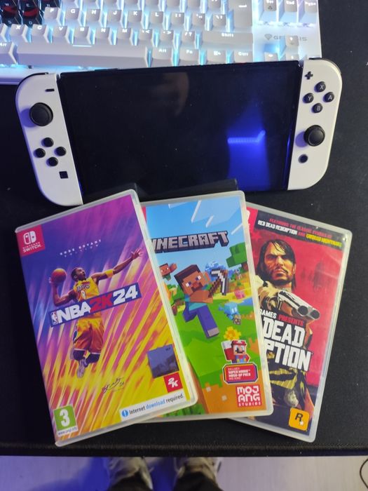 Nintendo switch oled с три игри и кутия на 6 месеца
