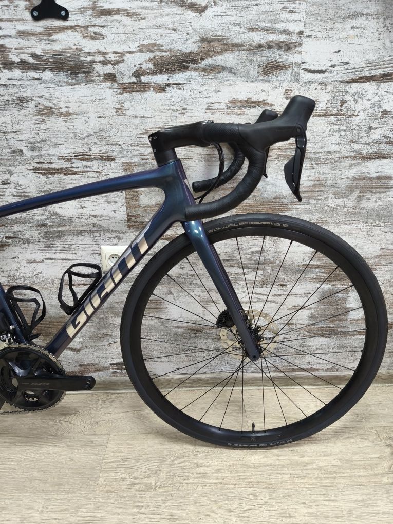 Карбонов шосеен велосипед Giant TCR Pro 0 Disc 105 Di2 Syncros | S