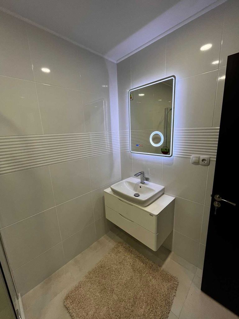Продава се Тристаен апартамент в Пловдив, Христо Смирненски - 135 кв.м за 1371 €/кв.м - Снимка #12