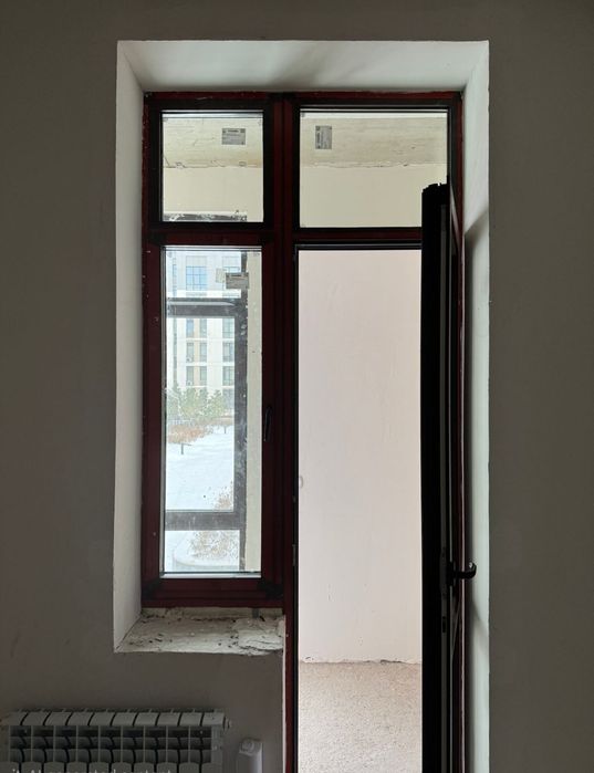 Продам новый балконный блок (окно + дверь)