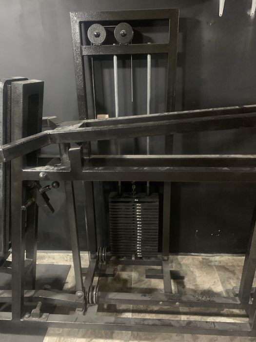 Фитнес уред за рамо с фиксирани тежести