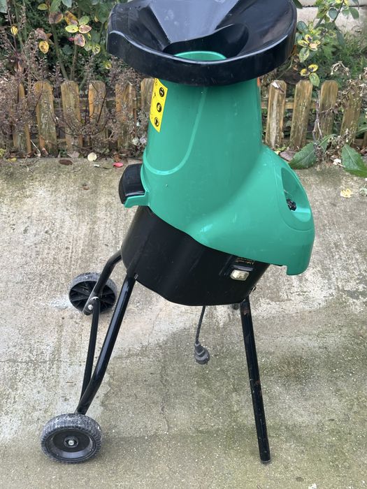 Tocator crengi Black&Decker