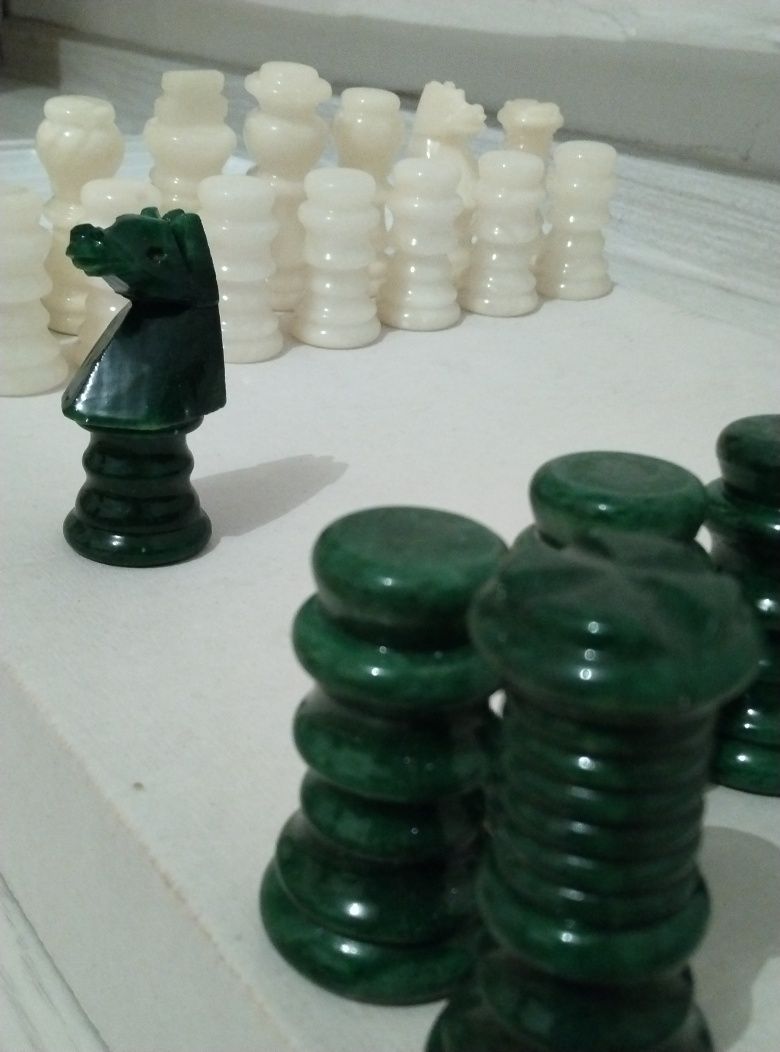 Янтарные стеклянные шахматы