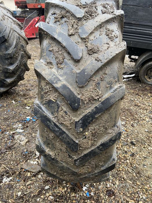 Vand cauciucuri 20.8R30 si 23.1/26