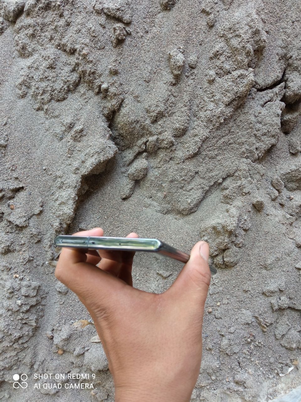 Note 10+5J  12 256 tali aybi ekrani qorayib qolgan zaryati bir kunga b