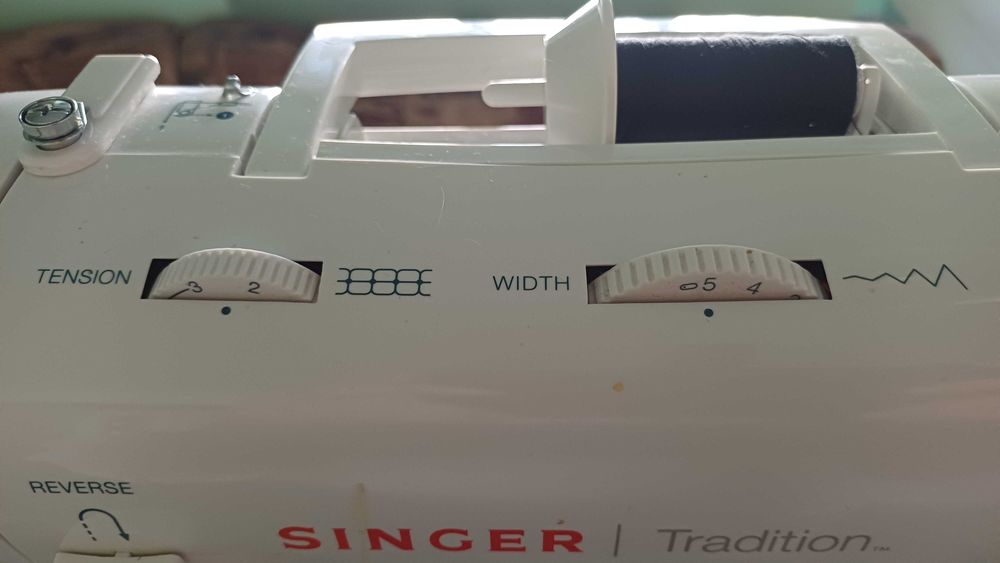 Продавам SINGER 2282 – шевна машина за перфектни проекти!