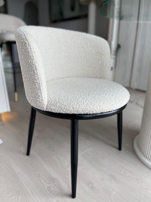 Set dining nou – masă rotundă custom Ø120 cm+4 scaune Eichholtz bouclé
