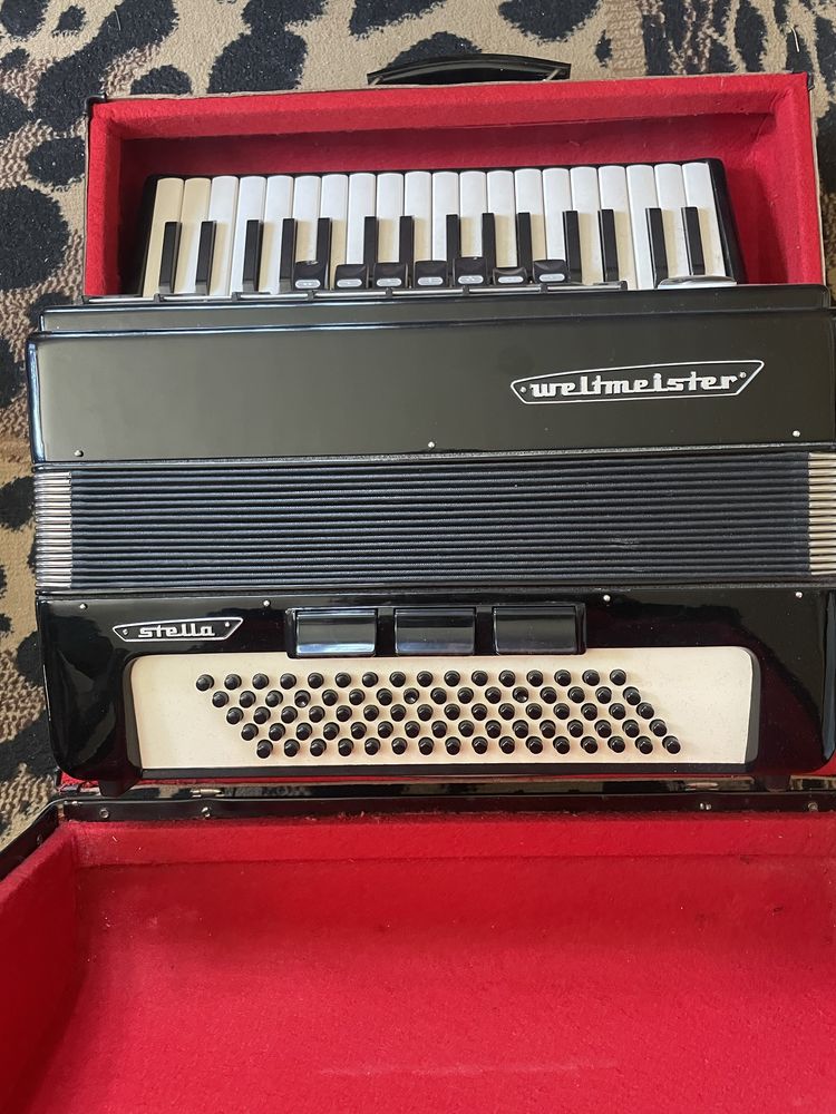 Акордеон  Нов Weltmeister Steela 80 Bass