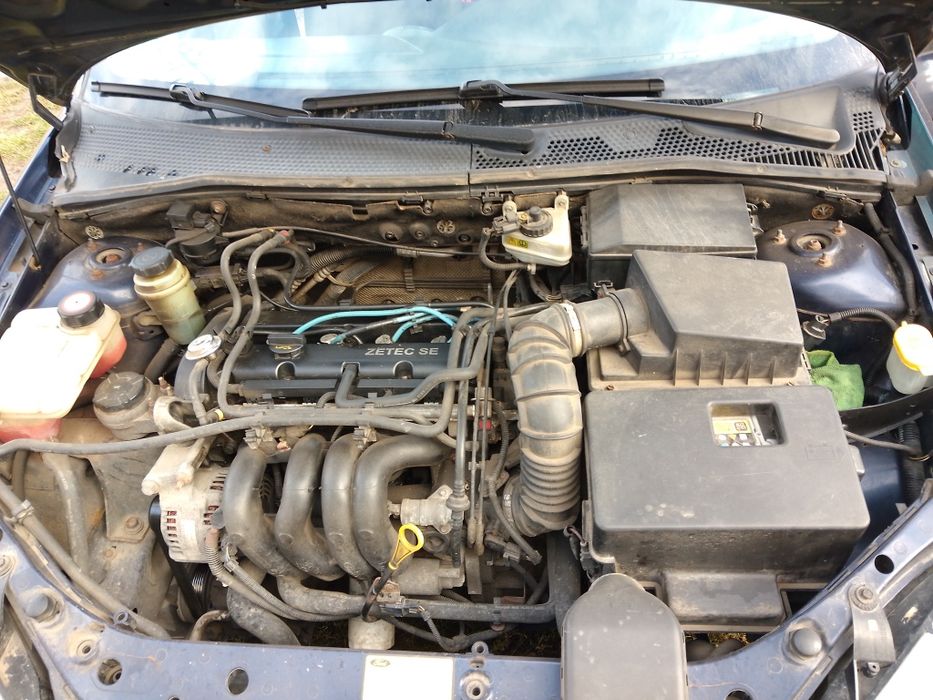 Vând Ford focus 1,6 benzina