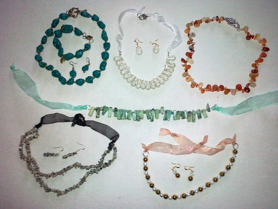 Vând bijuterii din pietre semiprețioase